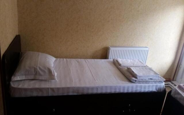 Payraviy Guest House - Hostel