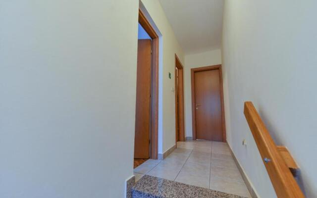 Lumbre Apartment
