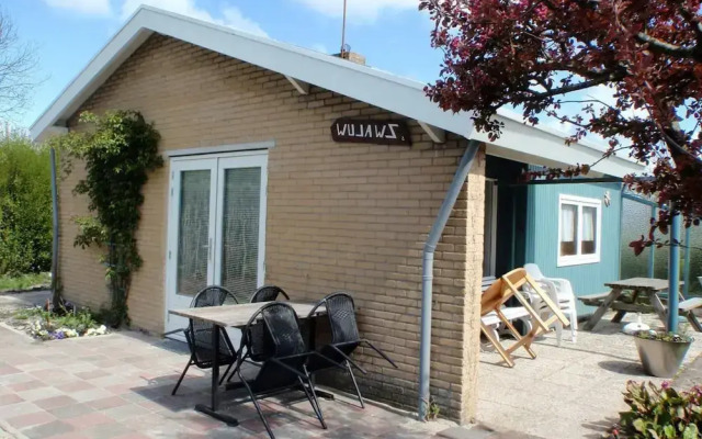 Nice Bungalow With a Sunny Garden