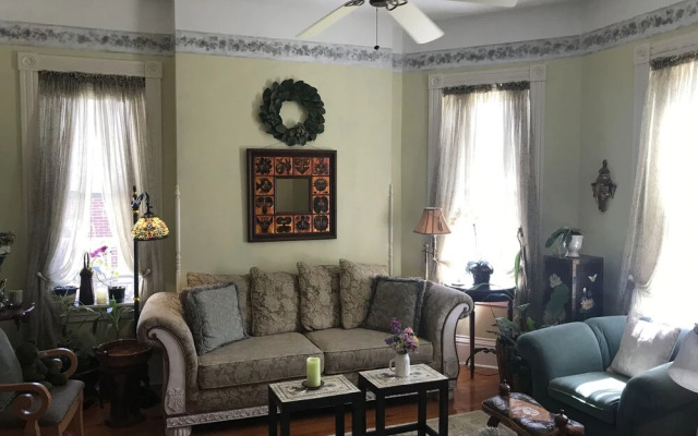 Historic Iron Horse Inn