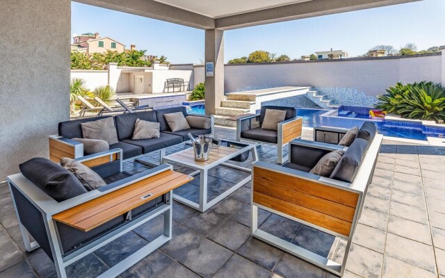 Amazing Home in Banjole With Jacuzzi, Wifi and 4 Bedrooms