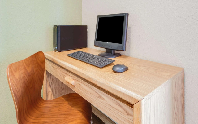 Super 8 by Wyndham Grayling