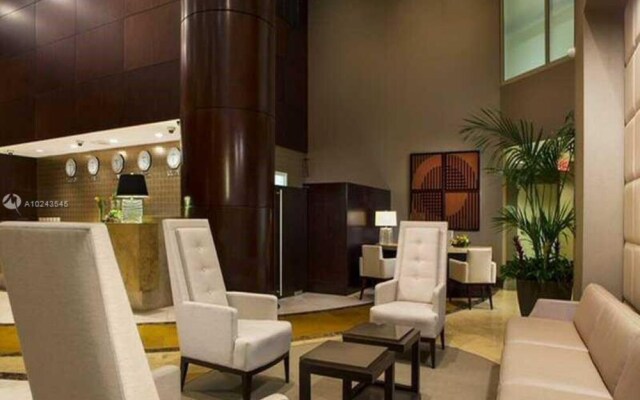 Fabulous Waterfront 2BR 2BA Trump Tower Apartment 6 Guests