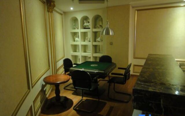 Yifeng Holiday Theme Hotel