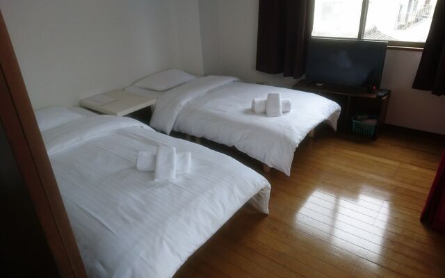 Pine Tree Hotel