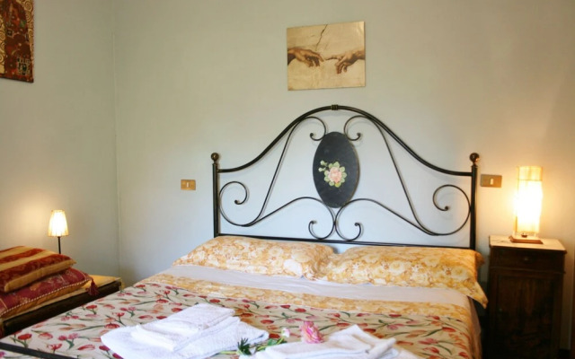 Beautiful private villa with WIFI, private pool, TV, pets allowed and parking, close to Arezzo