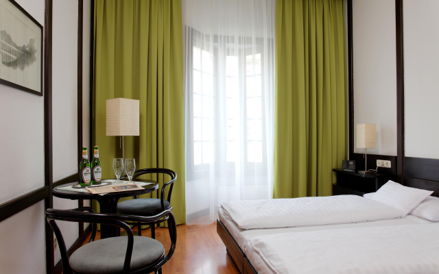 Hotel Central - Image 5