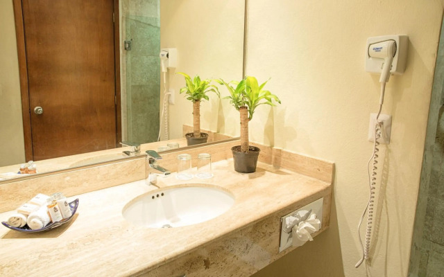 Hotel Los Itzaes by 5th av