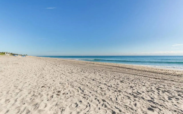 The Ocean by EVRentals