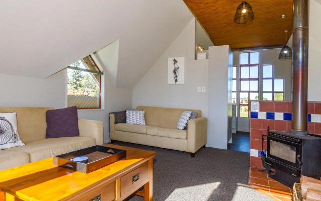 The Gingerbread House with Spa - Ohakune Holiday Home