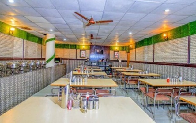 Goroomgo Moon Nainital