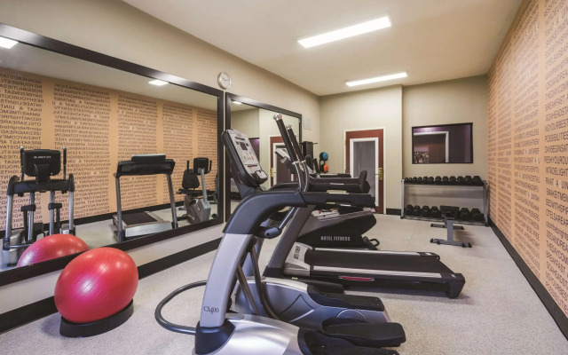 La Quinta Inn & Suites by Wyndham Louisville East