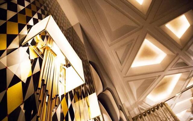 Royal Group Motel Feng Shan Branch