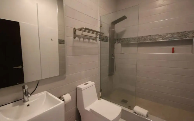 Luxury 5BD Loft in Prime Location