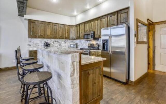 Highwood Hideaway Apartment