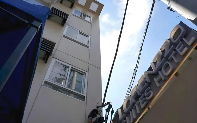 Lorenzzo Suites Hotel