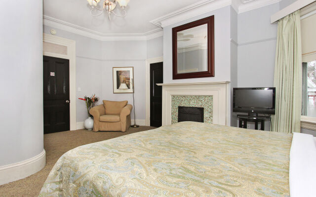 Cabot Boutique Hotel
