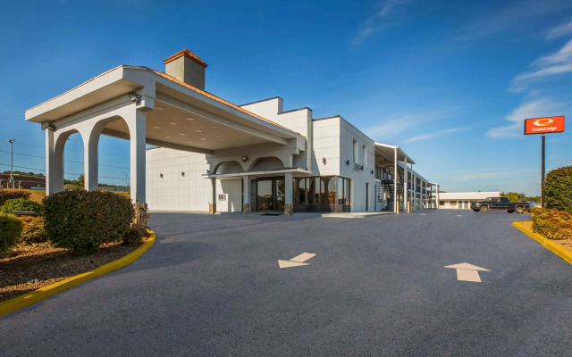 Econo Lodge White Pine Morristown I-81 & I-40 Split