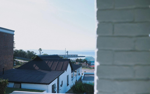 Harbour View Funky And Eclectic Two Bedroom Home