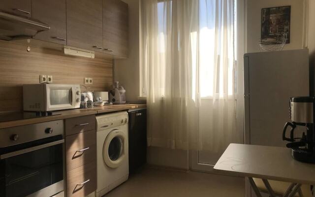 FM Deluxe 2-BDR Apartment with Terrace - Central City View