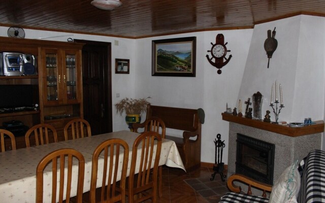 House With 2 Bedrooms in Paredes do Rio, With Wonderful Mountain View