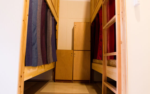 Hostel and Dining Tanga Table