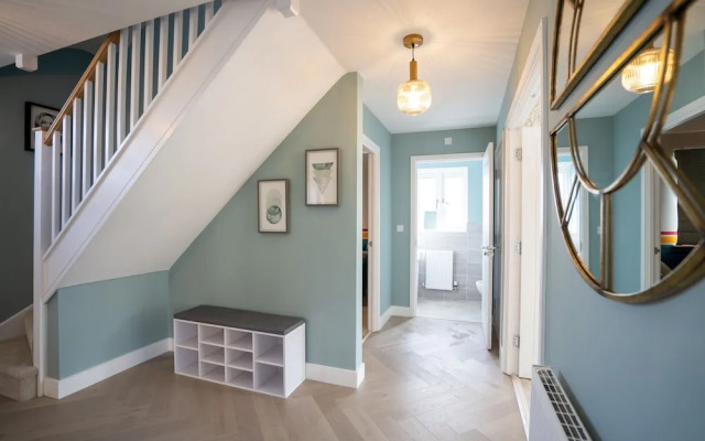 6 Bedroom New Build Detached House in Bicester
