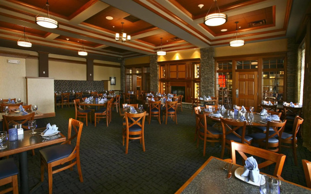 Watkins Glen Harbor Hotel