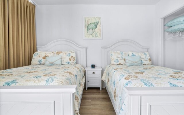 Picture Perfect 2 Bedroom Condo by RedAwning