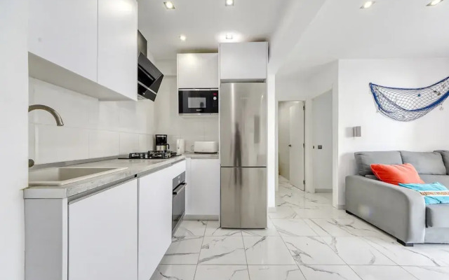 Apartment With Barbecque