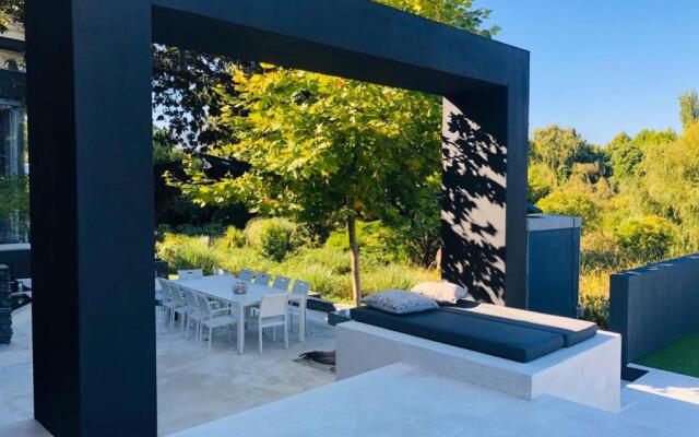 Badgemore Villa in Constantia Winelands