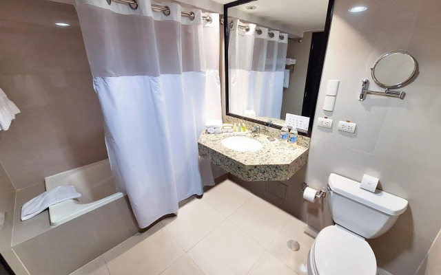 Radisson Hotel Decapolis Miraflores