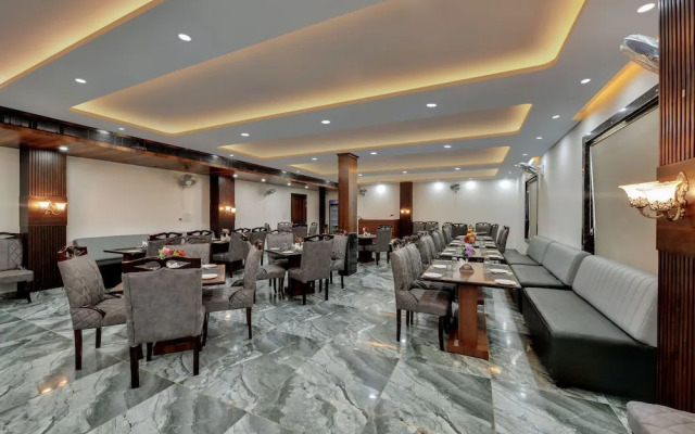 Click Hotel Narayana