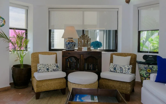 Royal Palms 9 1 Bedroom Condo by RedAwning