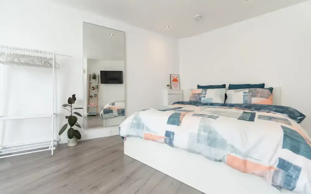 Host Stay Islingword Studio