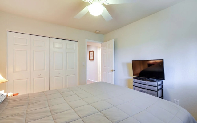 Cozy Mi-wuk Village Cabin w/ Deck!