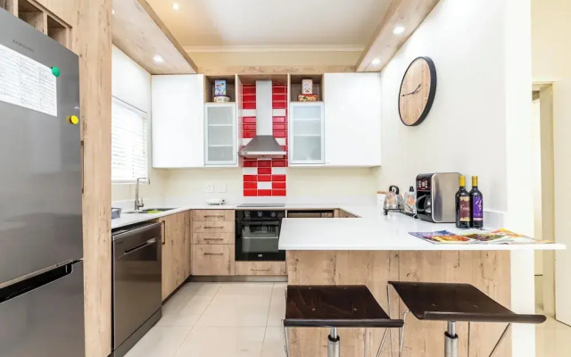 Modern Executive Unit