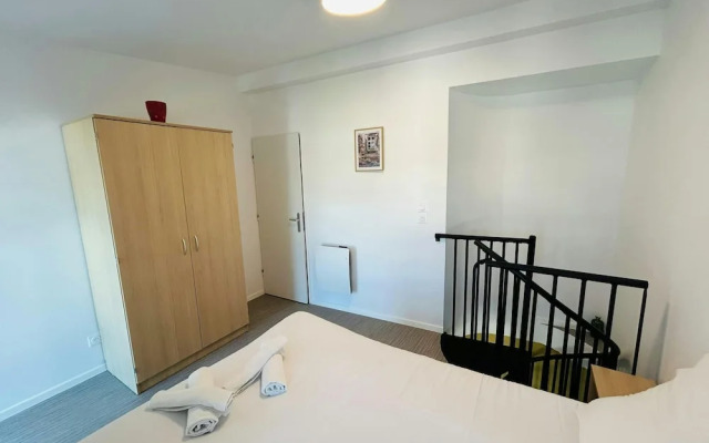 We Live In R - Duplex 503