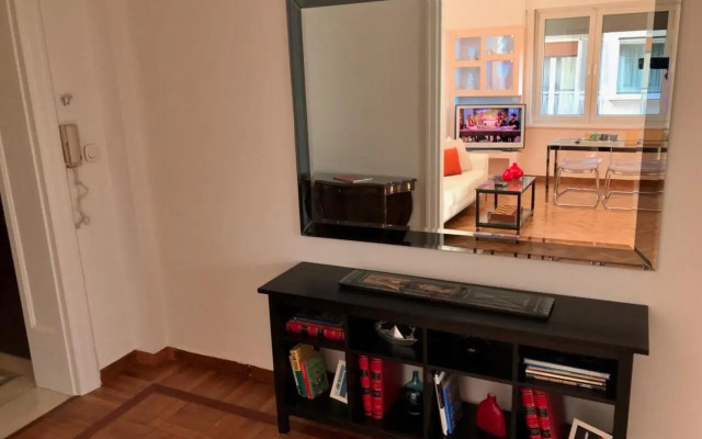Spacious & Sunny Kolonaki Apt 5 mins metro/ACx3/1.5 BT