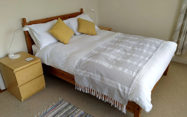 Millbrae Town Cottage