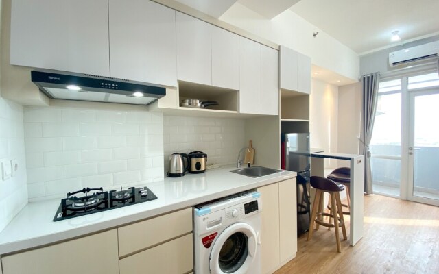 Homey And Elegant Studio Vasanta Innopark Apartment