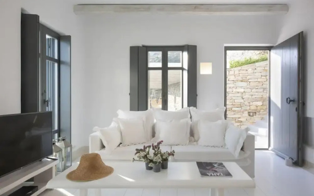 House G Y Kardiani Tinos Cyclades