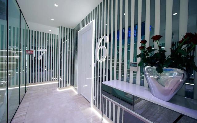 Hotel 9