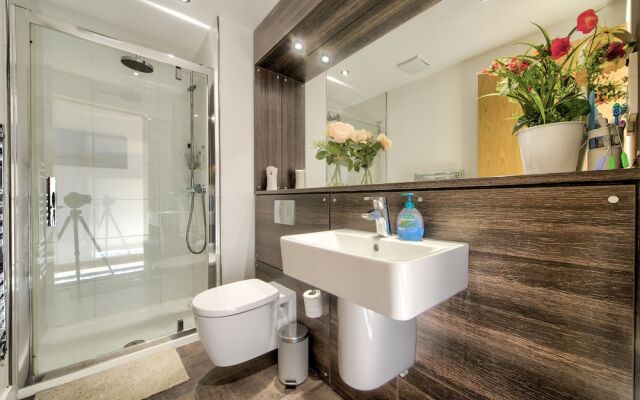 Fountain Bridge apartment