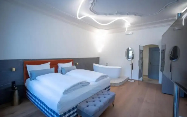Maxim Suites by Elias Holl