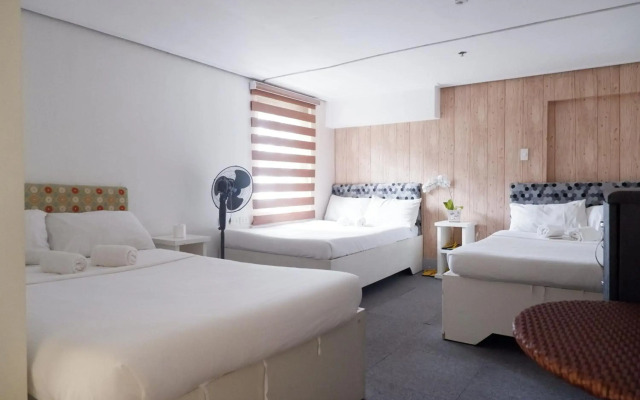 OYO 492 Sunset View Ridge Residences