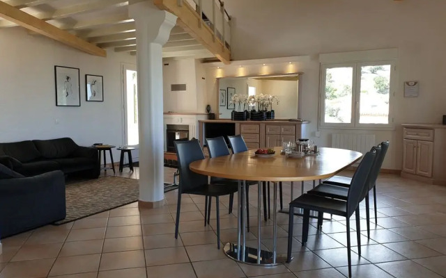 Spacious Villa in Var With Swimming Pool