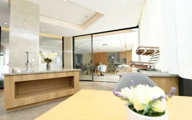 Yijia Hotel (Tianjin Jinnan Aeon Mall New National Convention and Exhibition Center)