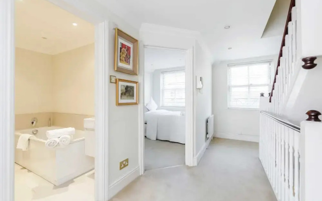 Beautiful House in Heart of Kensington