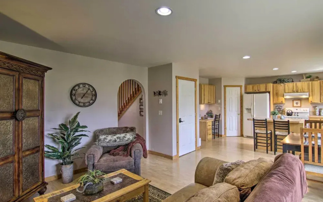 Airy Emigrant Townhome w/ Sweeping Mtn Views!